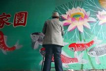 老人连续一个月彩绘小区墙体 对抗野广告
吉林市69岁老人吴吉人为对抗小区野广告，每天早7时就会拿着调好的颜料和画笔，在小区墙体上进行彩绘。终于用了一个月的时间，将贴满野广告的墙体彩绘成一幅牡丹图。
【详细】
社会热图