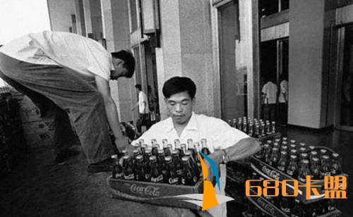 1982年3月，北美最大的运动鞋公司Nike急吼吼地在福建开出第四个工厂，瑞典的爱立信公司将在北京安装7500门程控电话。