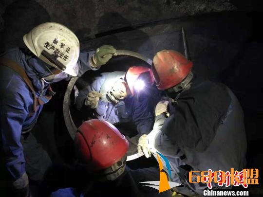 中国石油庆阳石化公司大检修两器清焦工作。(资料图) 钟欣 摄